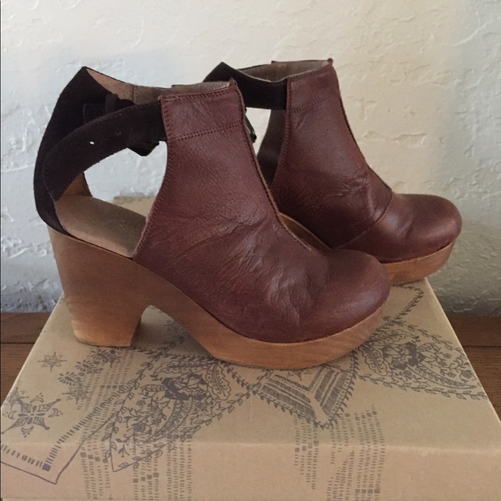 Free People Amber Orchard Clog 37